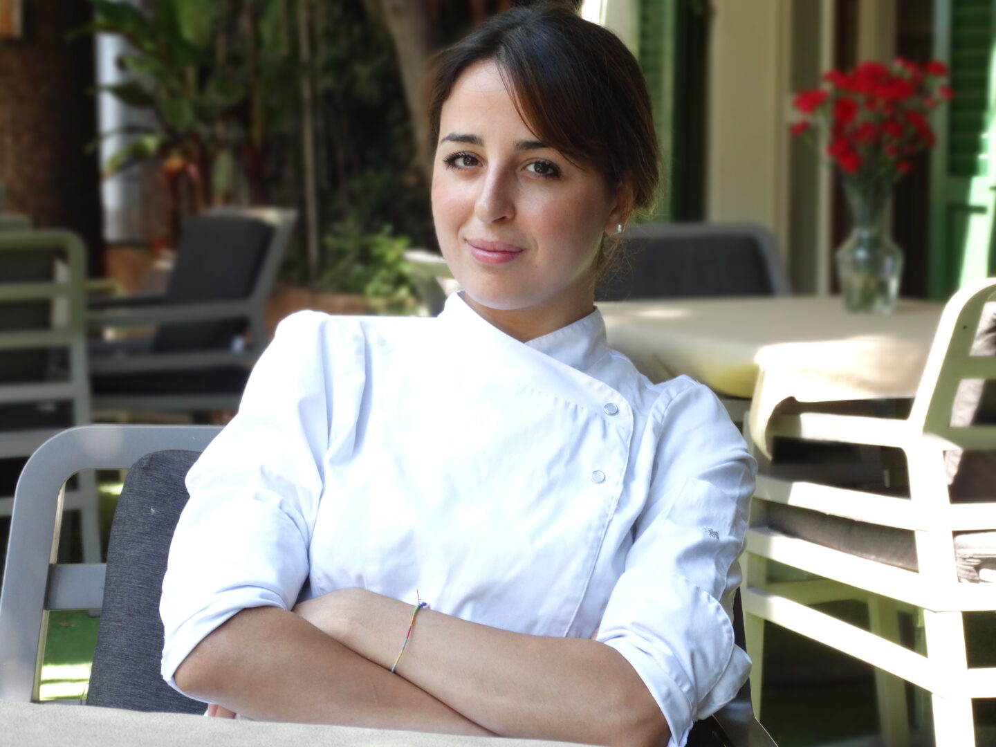 Cuoca chef Loubna N'Hili sulla terrazza del ristorante Firenze a Lugano.