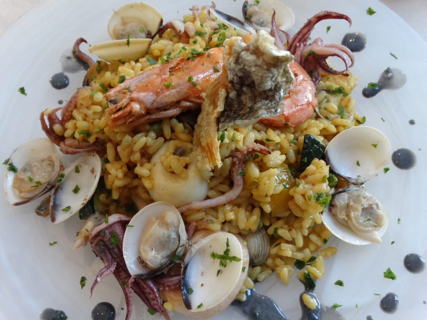 Paella con frutti di mare: vongole, moscardini, gamberi, seppia, presso il ristorante Firenze Lugano (cena spagnola).